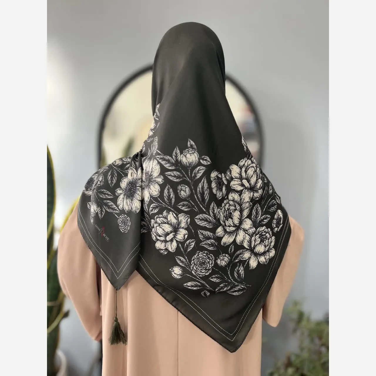 روسری سوپرنخ قواره 120 طرح گل سبز لطیف و نرم