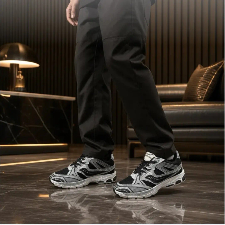 کتونی مردانه ساکونی مشکی طوسی رویه راشل و چرم مصنوعی زیره EVA