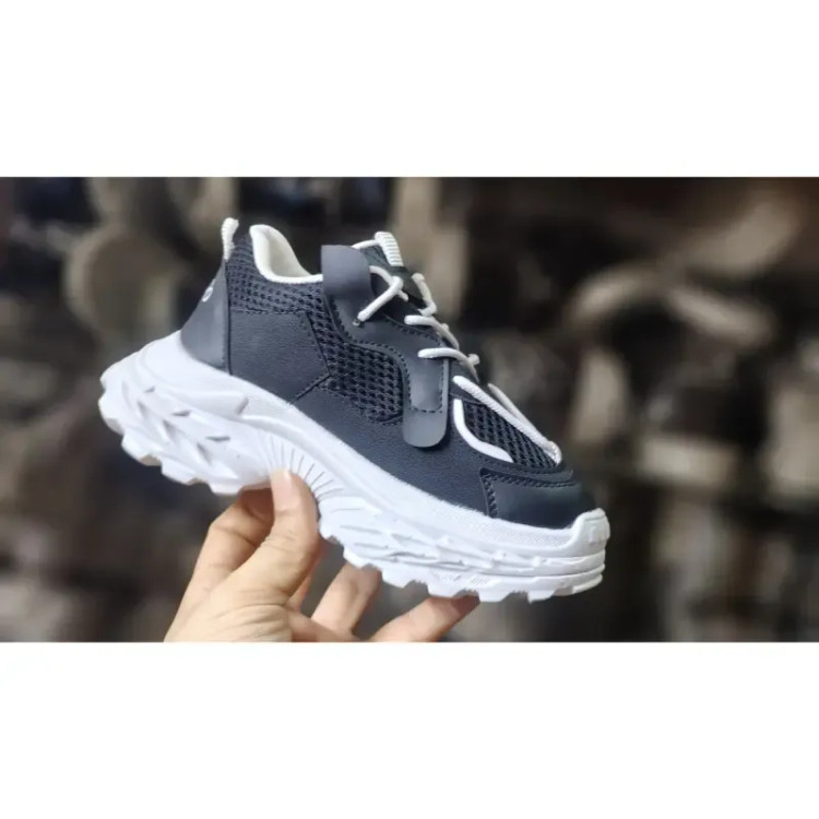 کفش اسپرت بچگانه پسرانه دخترانه لژدار مشکی سفید مدرسه طبیعت گردی سایز 31 تا 35