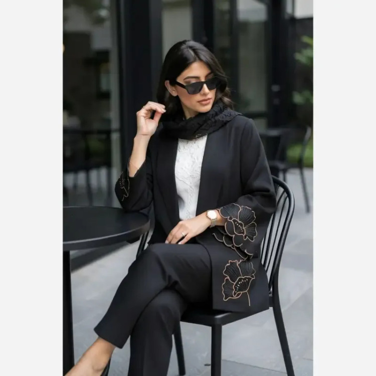 مانتو زنانه گلدوزی کرپ مازراتی مدل آلند